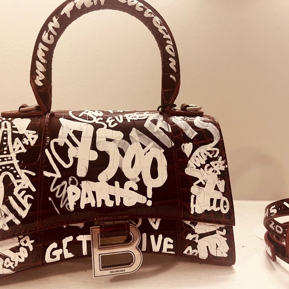 Balenciaga - Picture 1 of 11